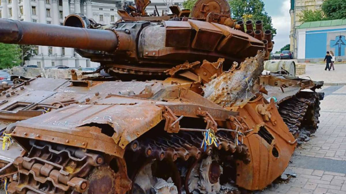 Cesena, prof in moto dai droni killer a Odessa ai missili a Kiev