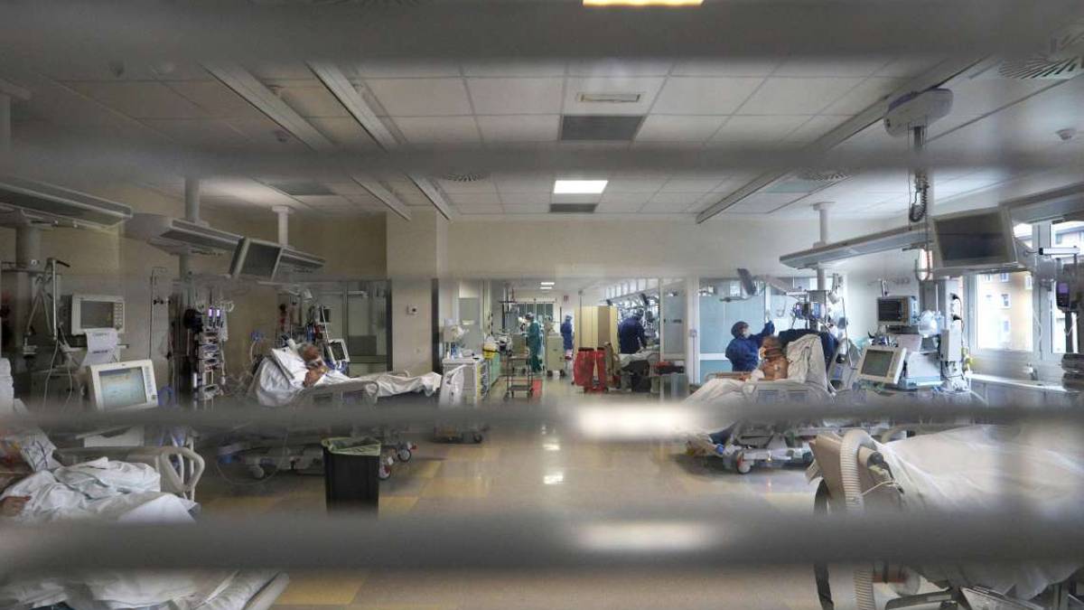 Coronavirus, 746 nuovi casi; crescono i ricoveri nei reparti ordinari Covid (+18)