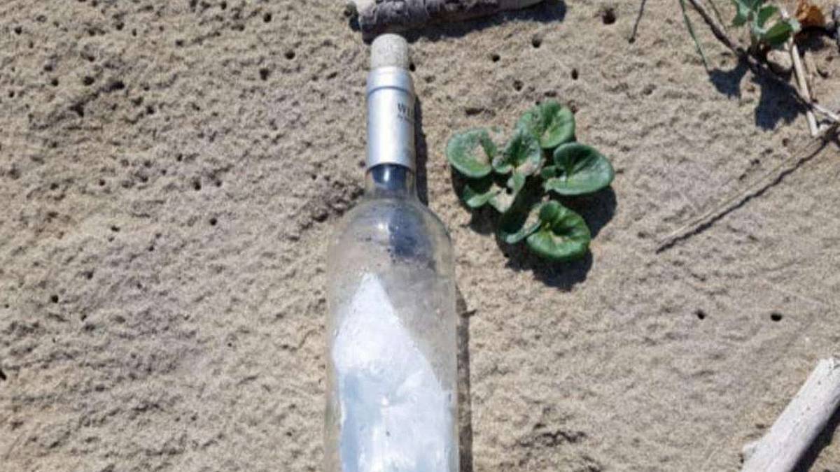 Rimini, la collezione di messaggi d'amore in bottiglia