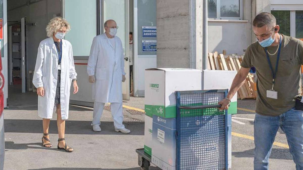Covid, San Marino consegna all'Italia oltre 8 mila dosi di Pfizer