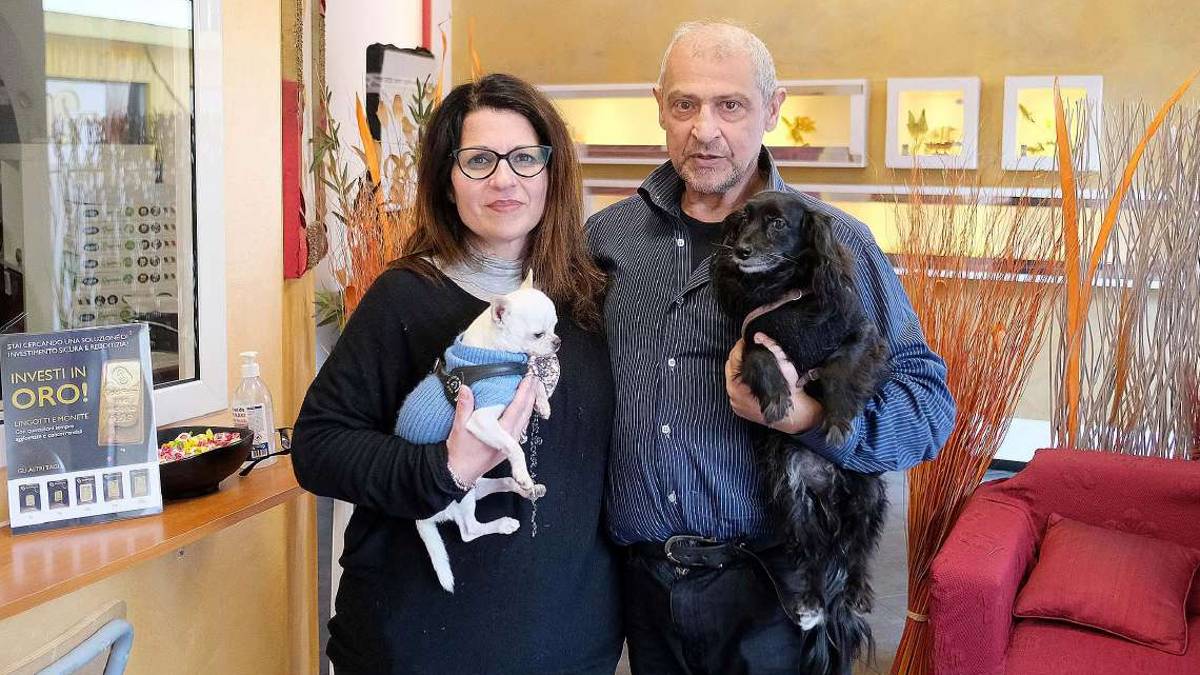 Rimini, clienti del compro oro contro il caro bollette e per la paura dei ladri
