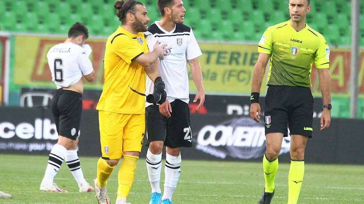 Calcio C, il Cesena e la porta girevole: Nardi sarà la mosca bianca