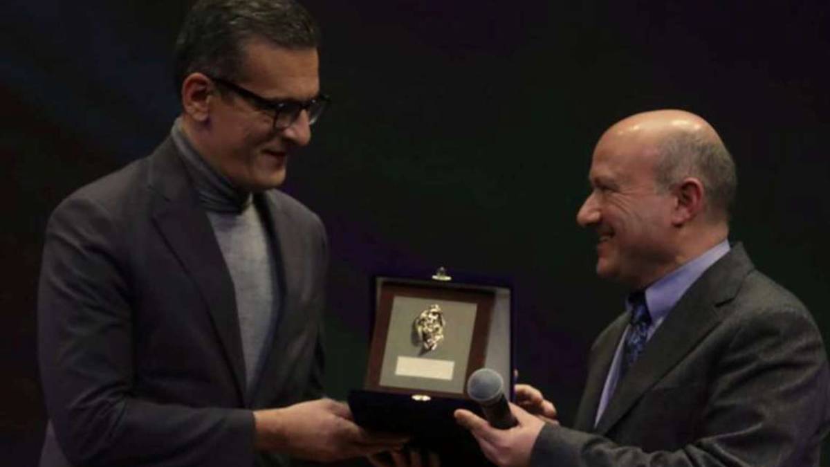 Pediatra cesenate premiato: Radiate i medici no vax
