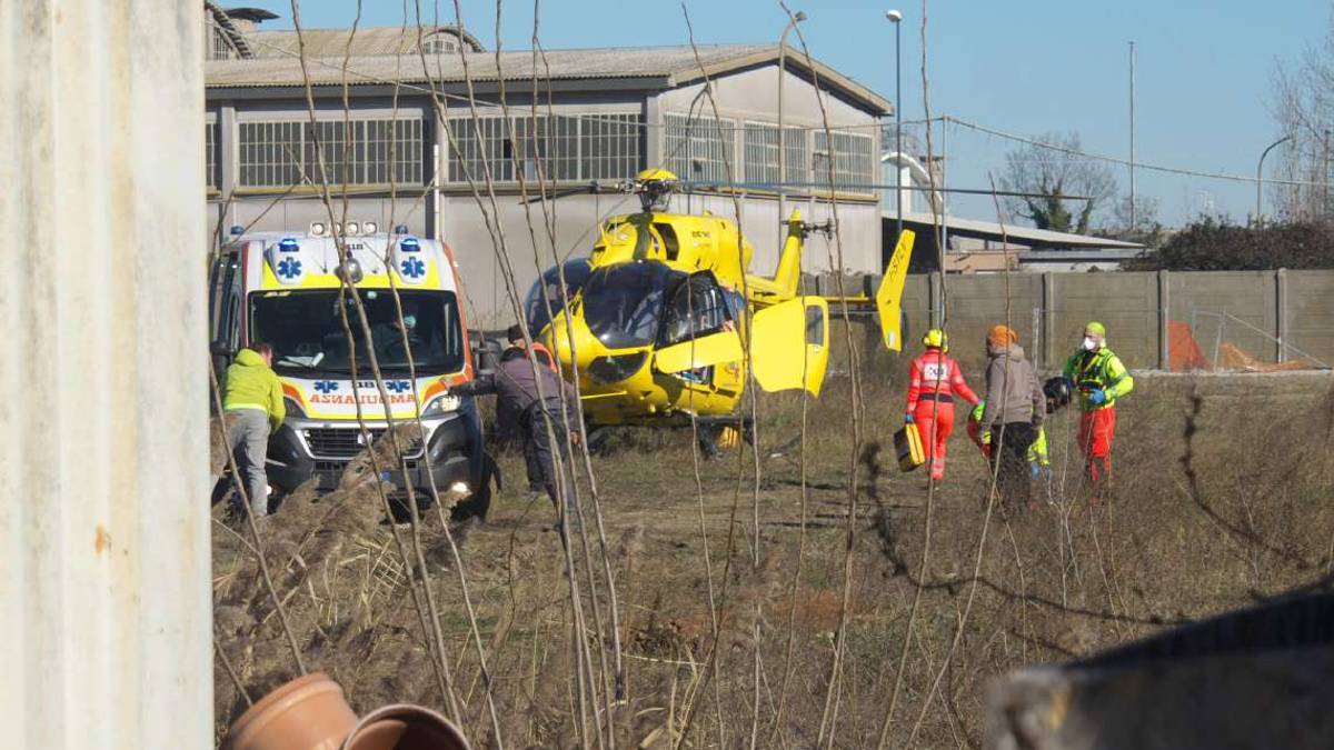Ravenna, operaio soccorso in un cantiere in via Pirano