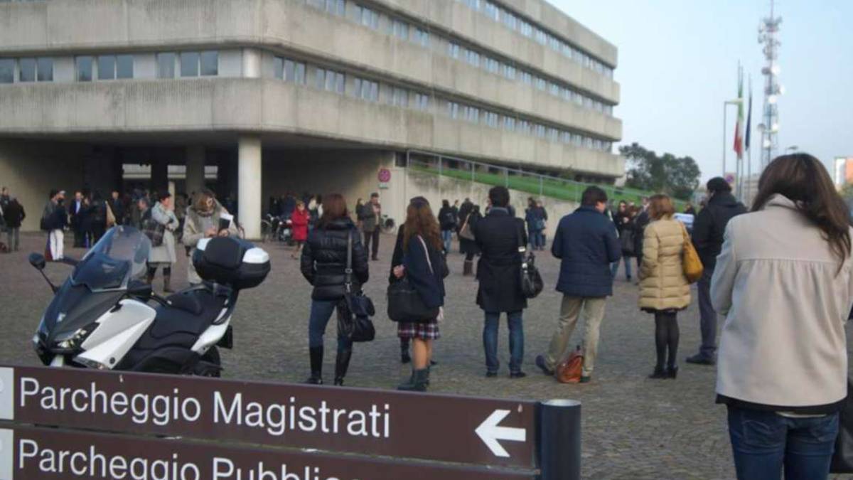 Bloccato ai tornelli in tribunale: Attendo l'esito del tampone