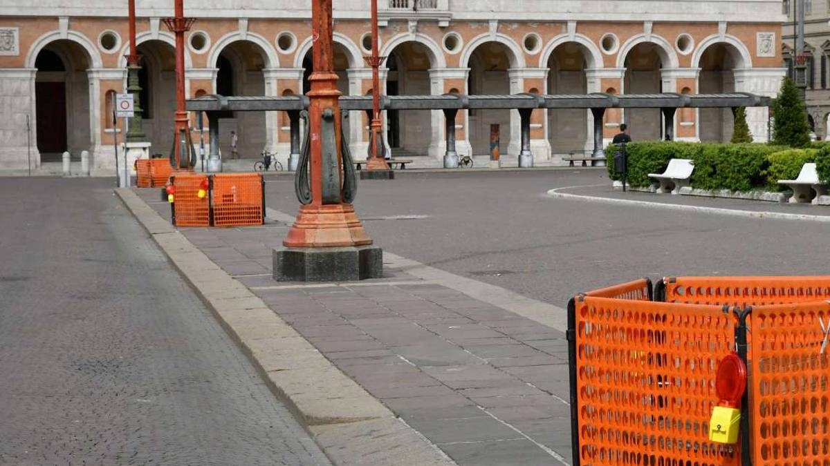 Forlì. I lavori per i lampioni di piazza Saffi riprendono lunedì