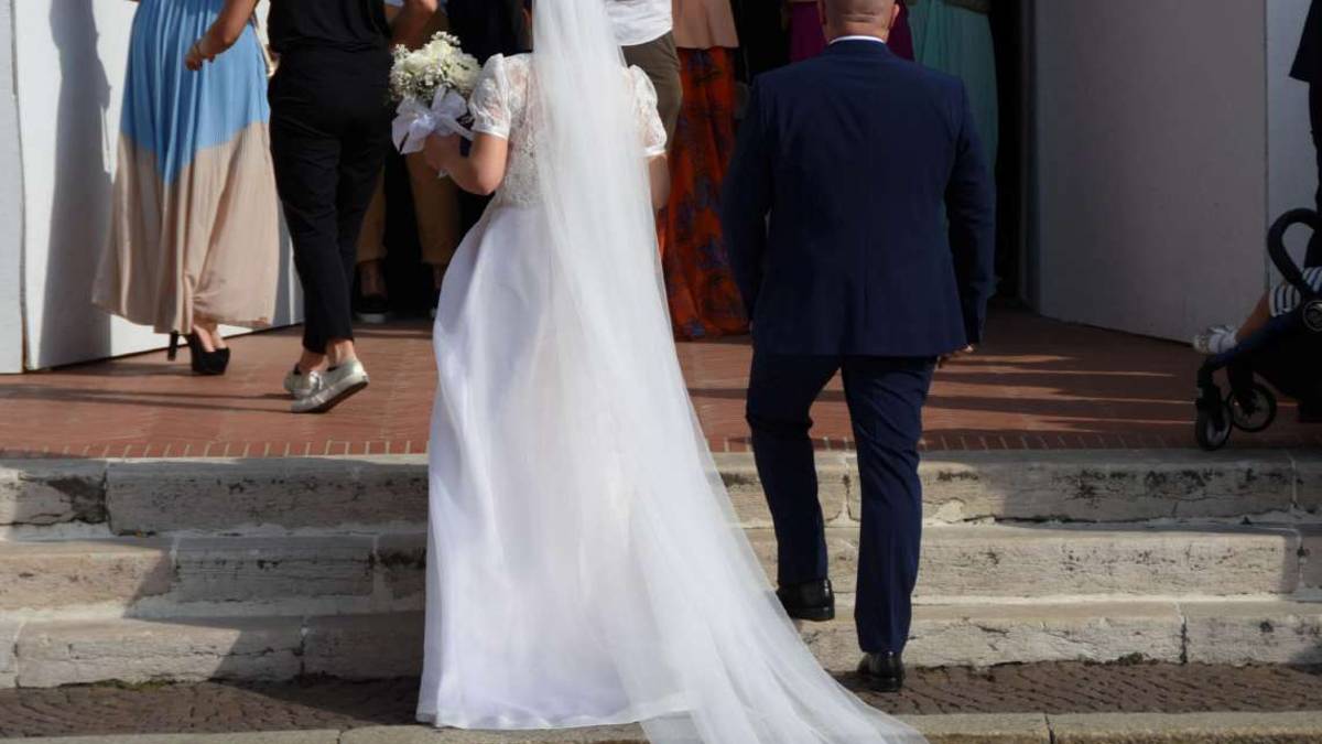 Ravenna, matrimoni in ripresa. Solo il 25% sceglie la chiesa