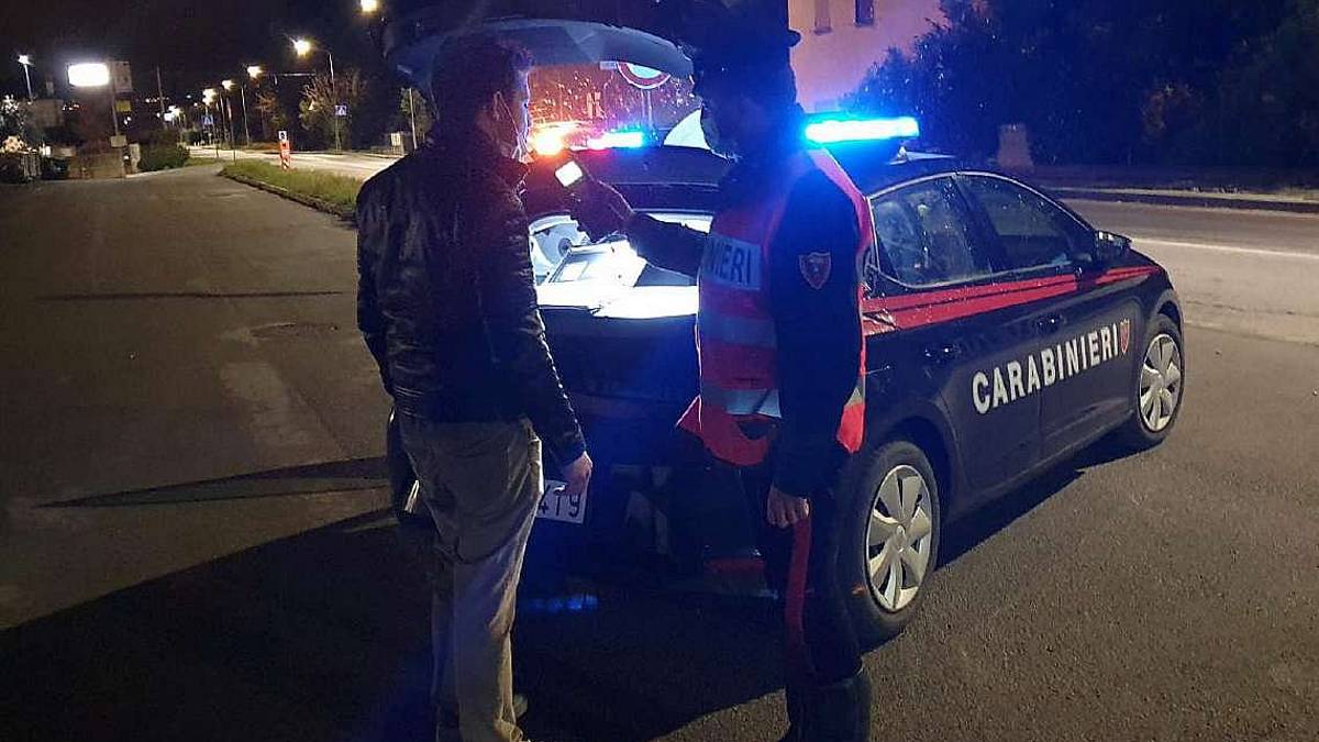 Cattolica. Picchiano carabiniere e scappano in Jaguar: arrestati