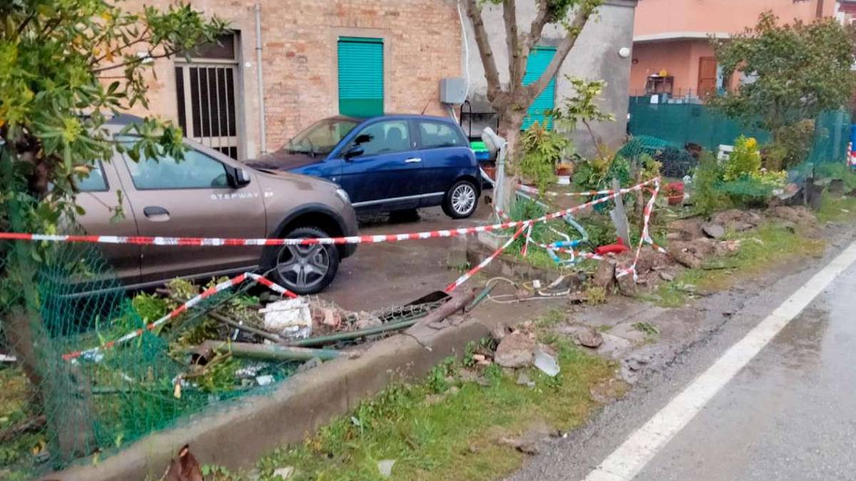Forlì. Strada pericolosa, l'allarme: Le auto entrano in casa