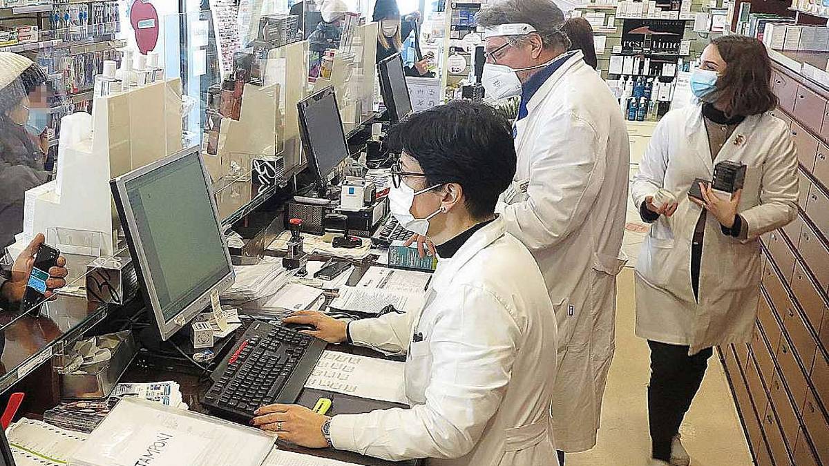 Green pass, assalto alle farmacie