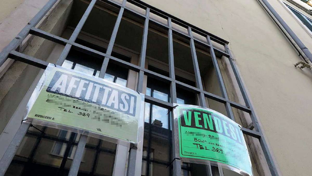 Ravenna, ha ditta, case e conti, ma per l'affitto è inadeguato