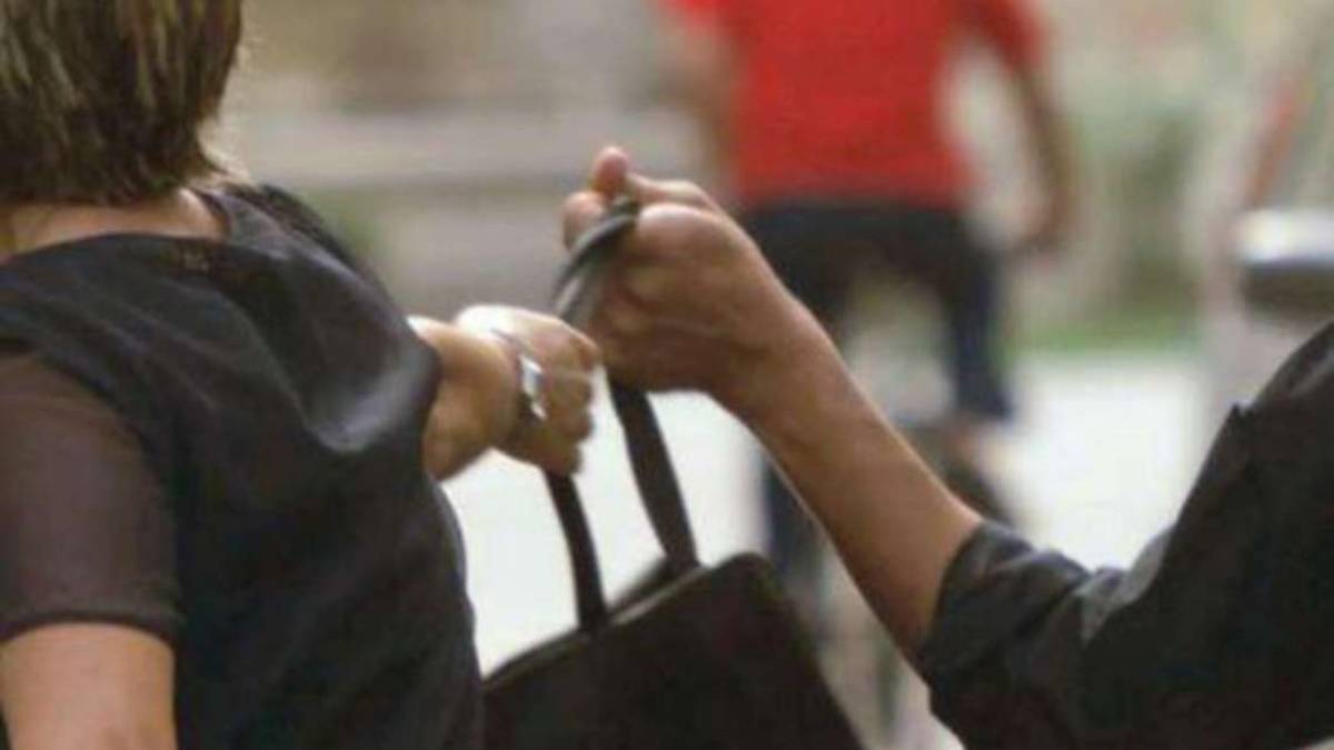 Scippatore seriale in azione a Cesena: 2 donne finite all'ospedale