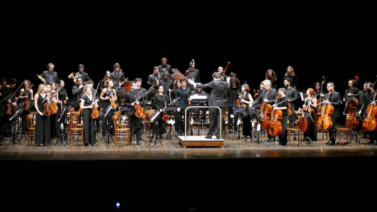 Paolo Manetti e la Sinfonica del Maderna al teatro Bonci