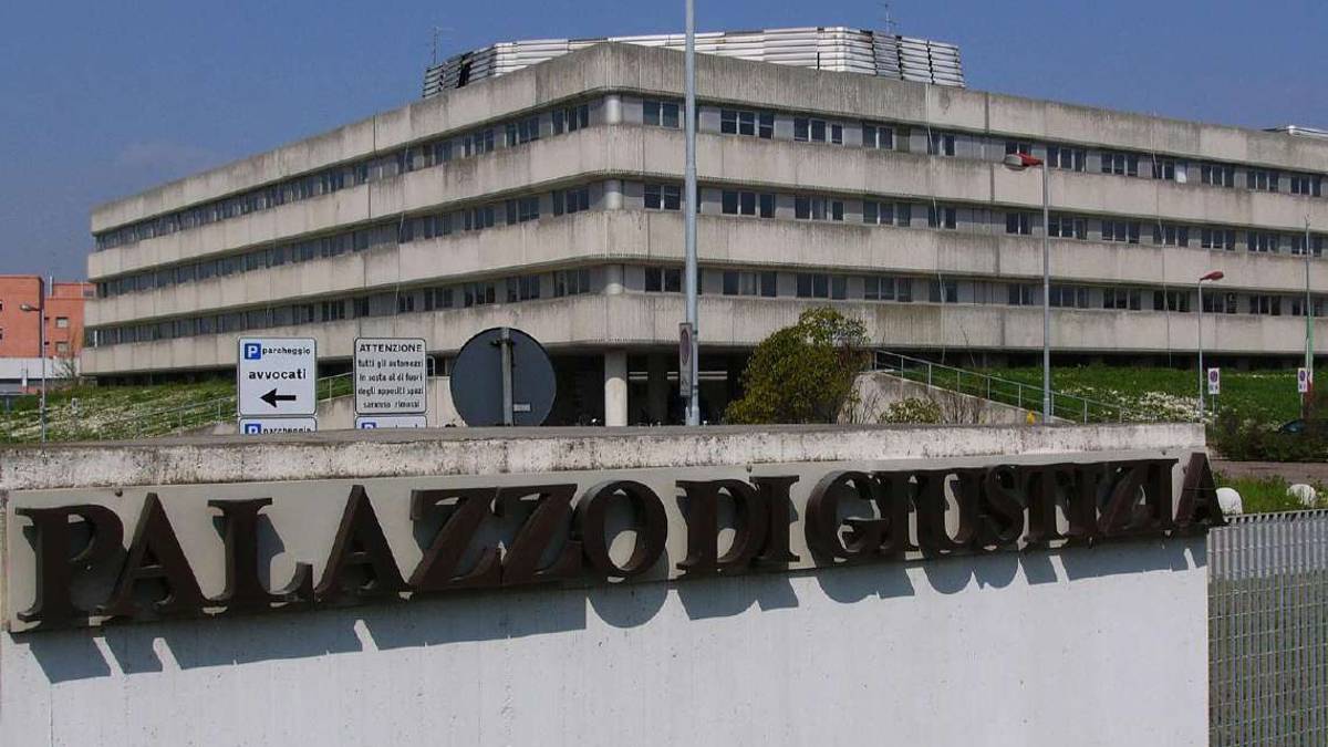 Ravenna, furto di 40mila euro dalle casse. Barista condannata