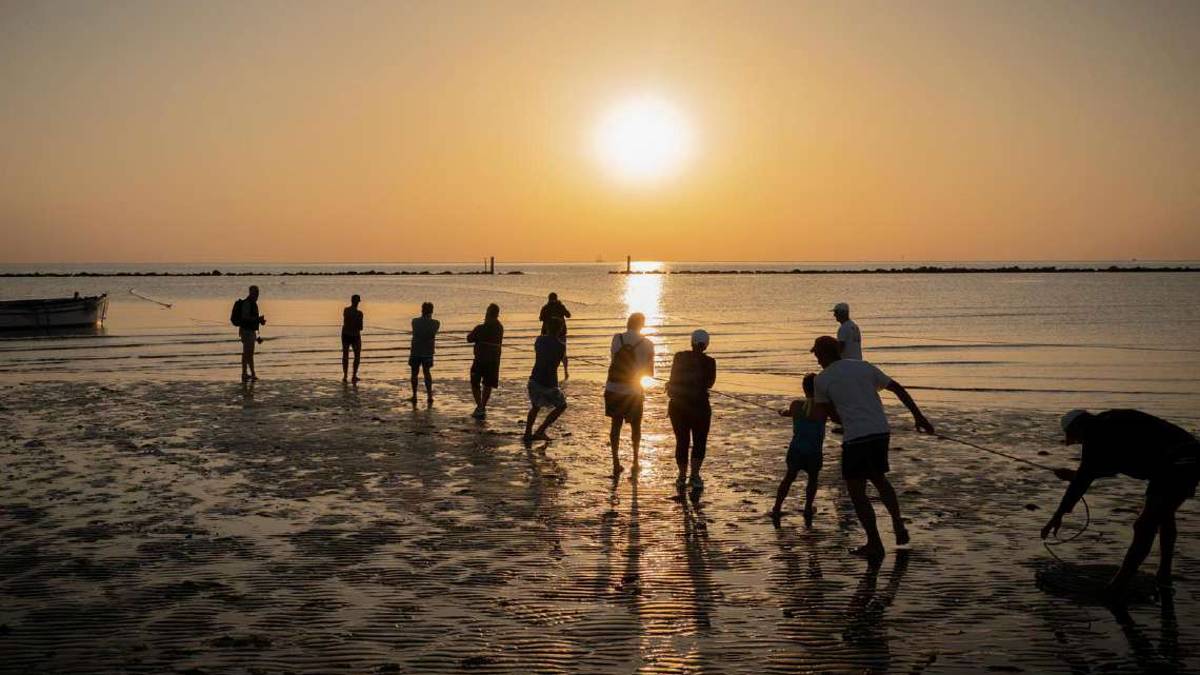 Cesenatico, all'alba rivive l'antica pesca alla tratta