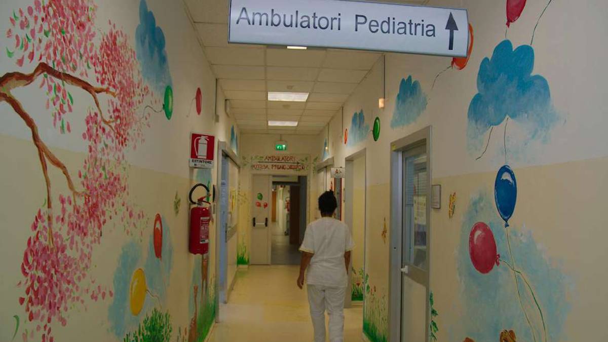 Ravenna, bimbo ricoverato per salmonella: sequestrato ovetto Kinder