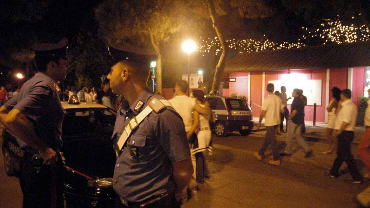 Marina di Ravenna, catenine strappate in disco: rapinato 19enne consigliere comunale di Sogliano