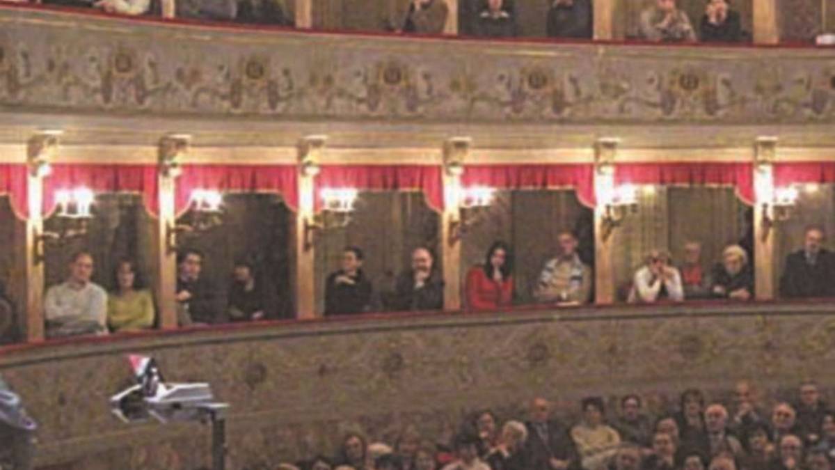 Imola, in vista un aumento dei prezzi al teatro Stignani