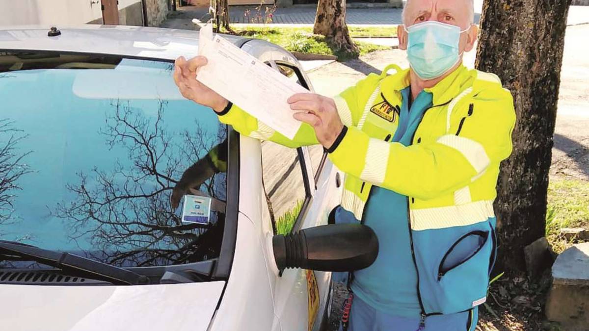 Cesena, volontario accompagna un anziano al Bufalini e lo multano