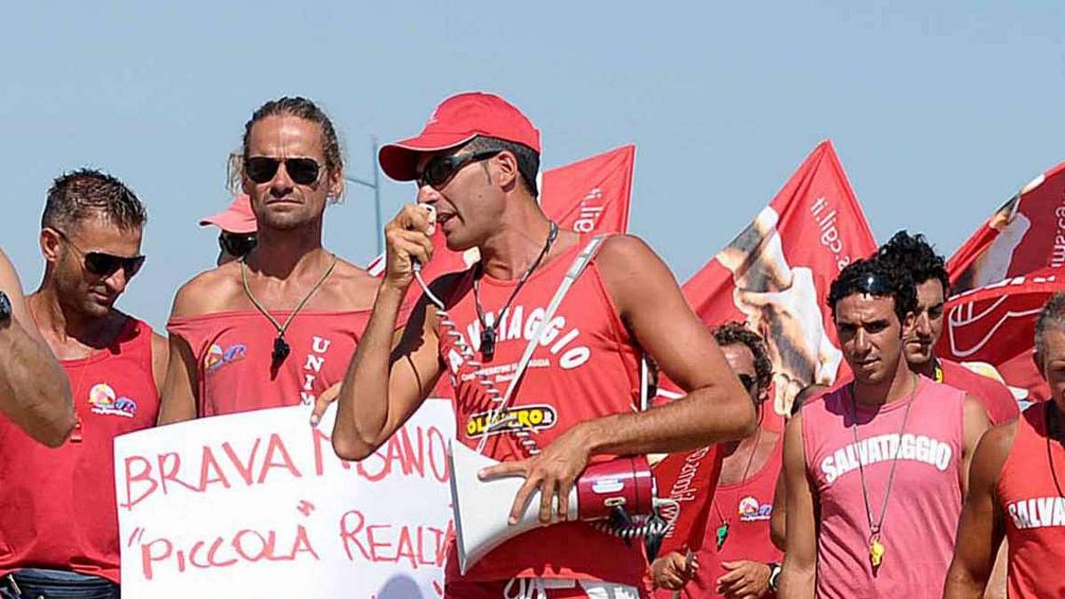 Rimini, i salvataggi oggi in piazza per protesta
