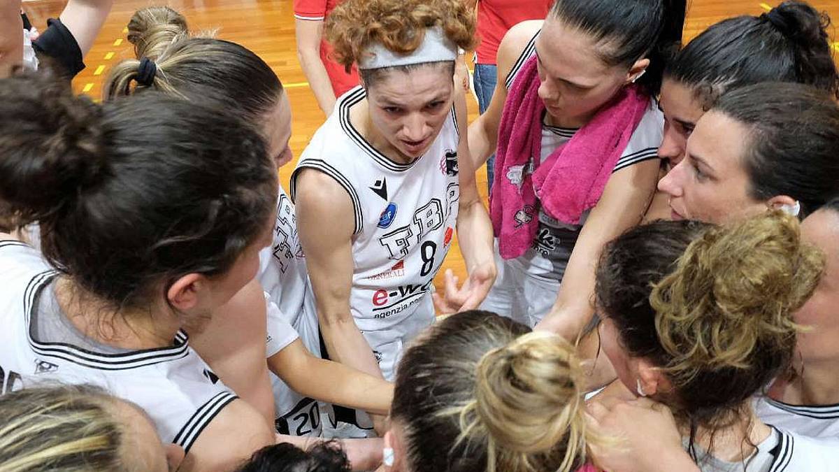Basket A2 donne, Faenza in estasi, ma ora serve l'ultimo sforzo
