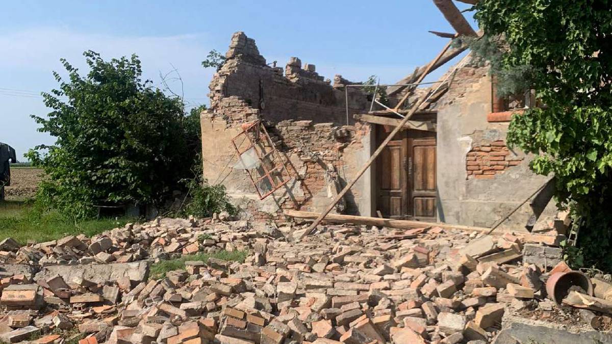 Lugo, siamo andati al mare, poi la casa è crollata