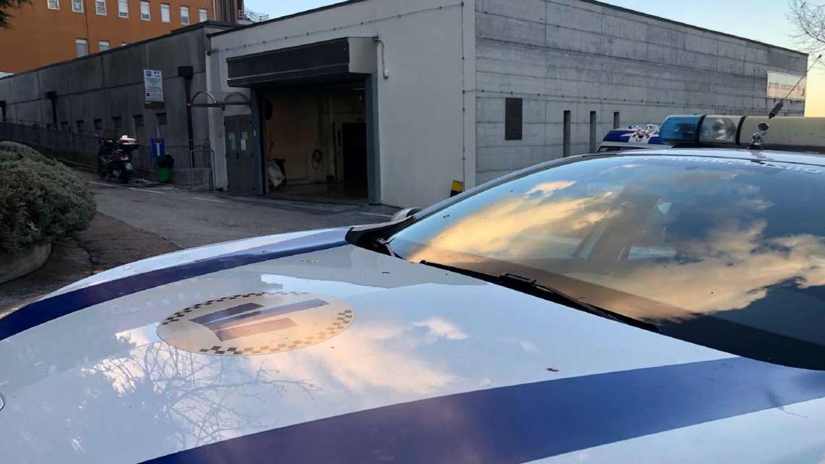 Cesena: ubriaca si rovescia con l'auto e poi scappa dall'ospedale