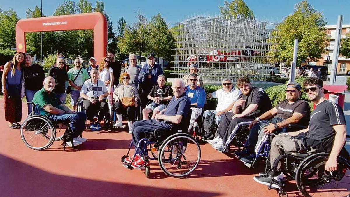 Imola, i pazienti di Montecatone in visita al museo Ferrari