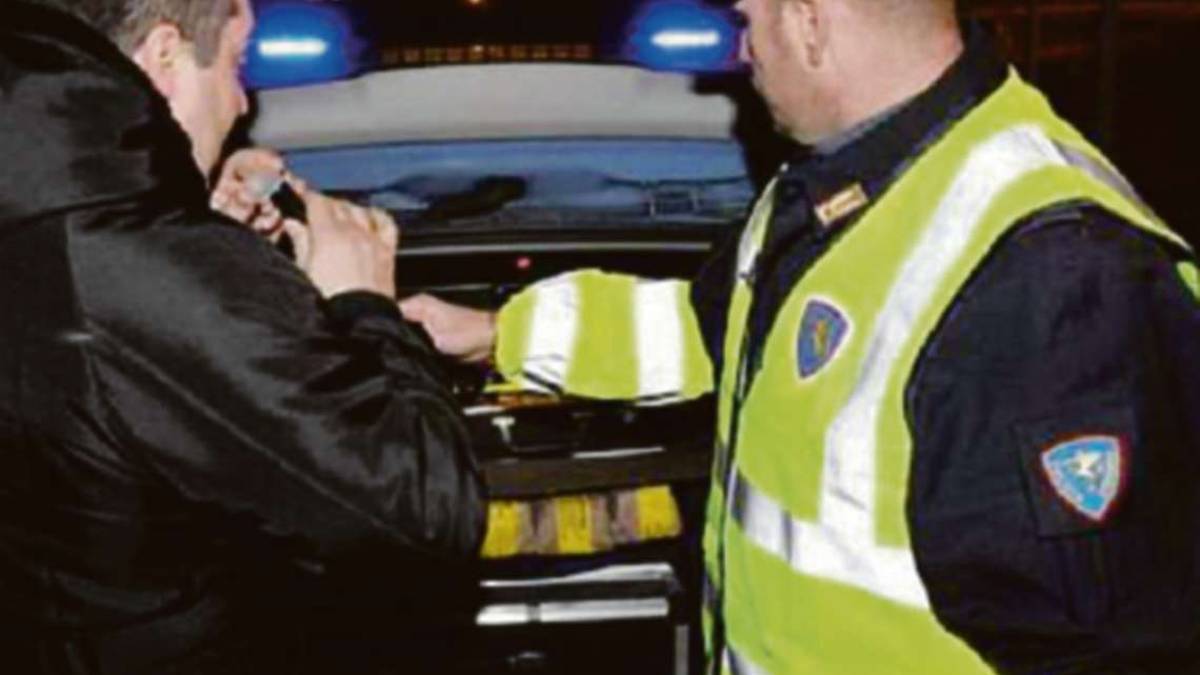 Faenza, difende l'amico sbronzo alla guida e si fa arrestare
