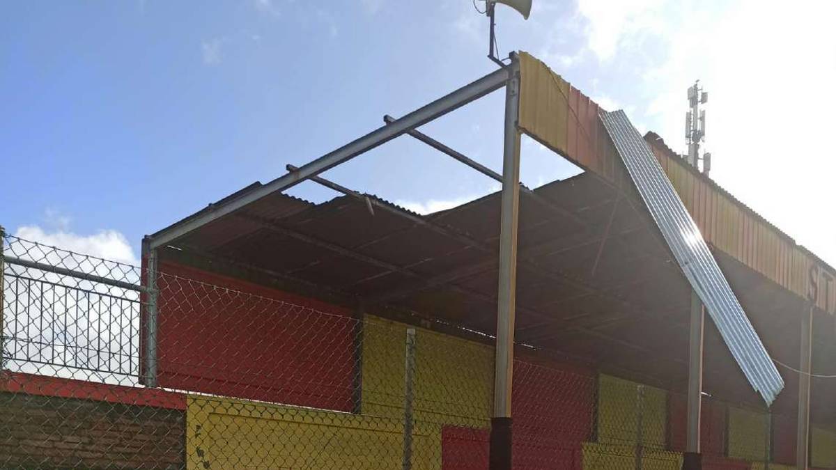 Calcio D, Sammaurese: il vento danneggia la copertura della tribuna