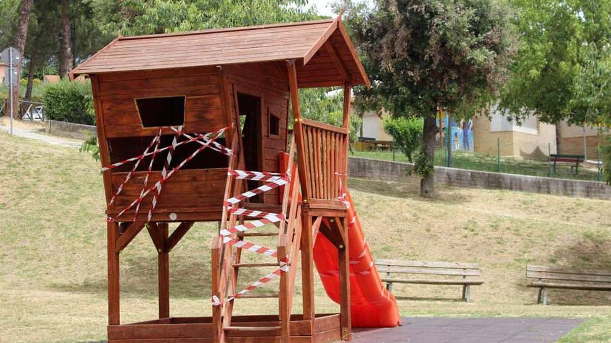 A Longiano vandali contro gioco al parco
