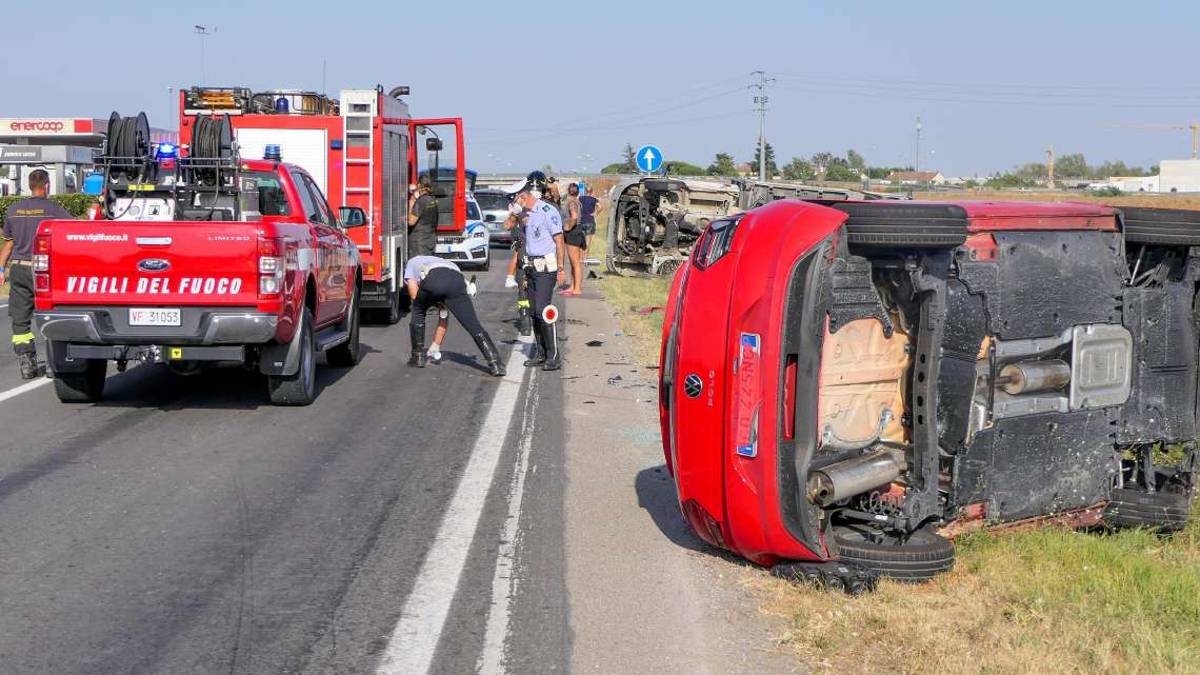Imola, scontro frontale sugli Stradelli Guelfi