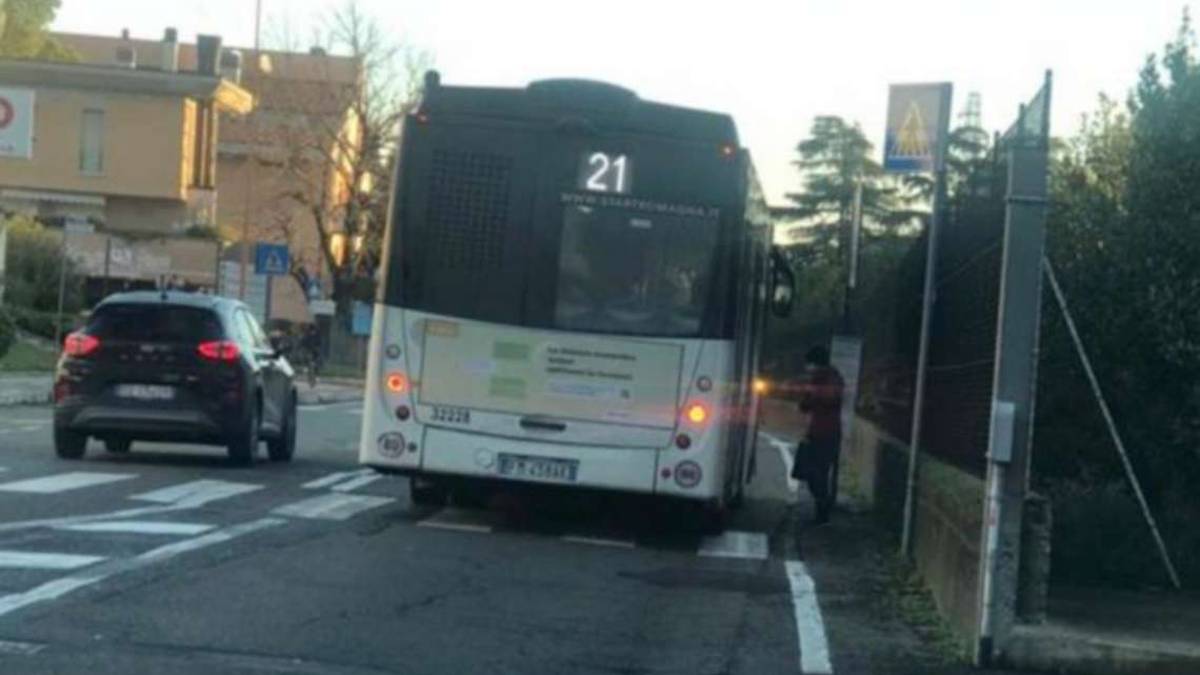 Cesena, la fermata bus da incubo sarà spostata: alt ai pericoli