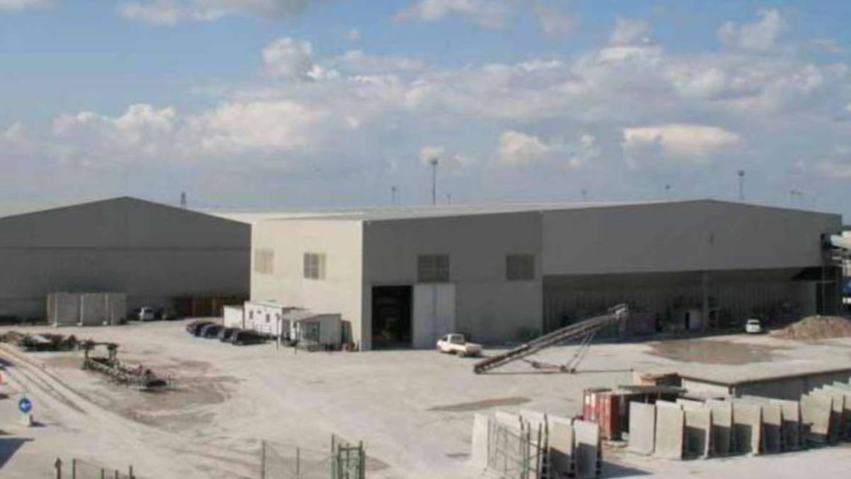 Morì travolto in fabbrica a Ravenna: il mulettista seguito dal Sert