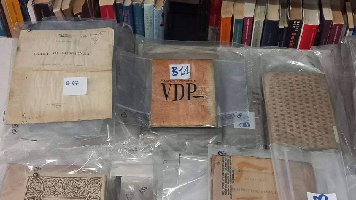 Orogel congela a Cesena i libri alluvionati della biblioteca Trisi di Lugo