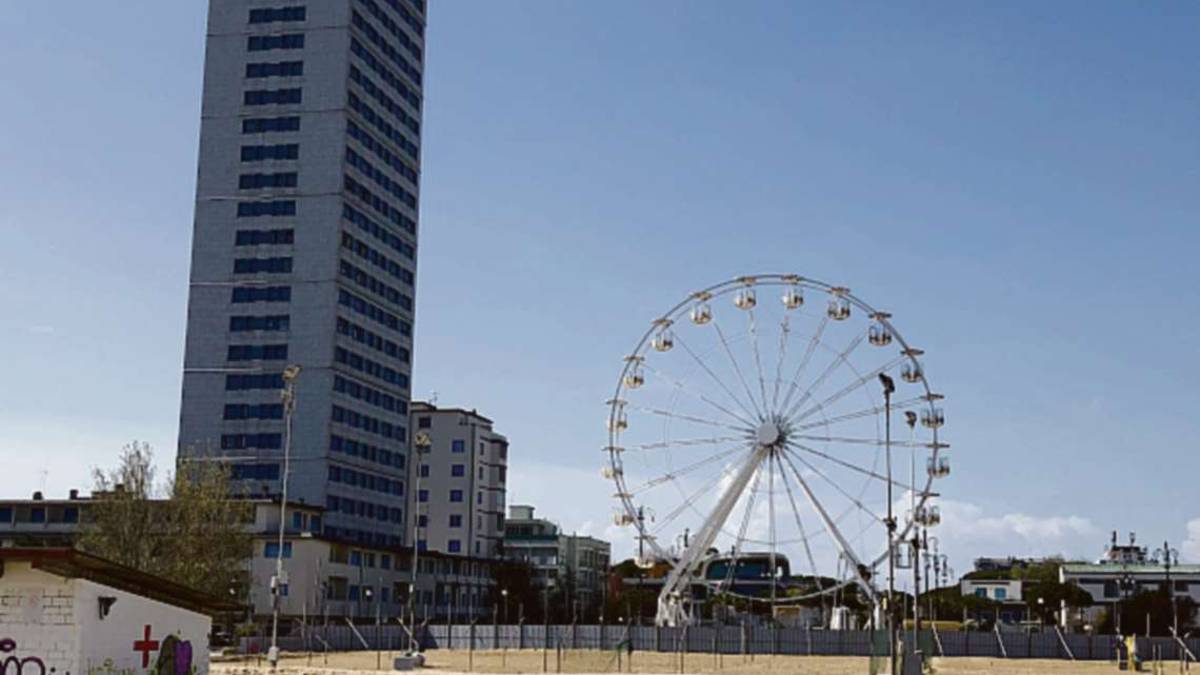 Cesenatico, torna la ruota panoramica: inizierà a girare sabato VIDEO