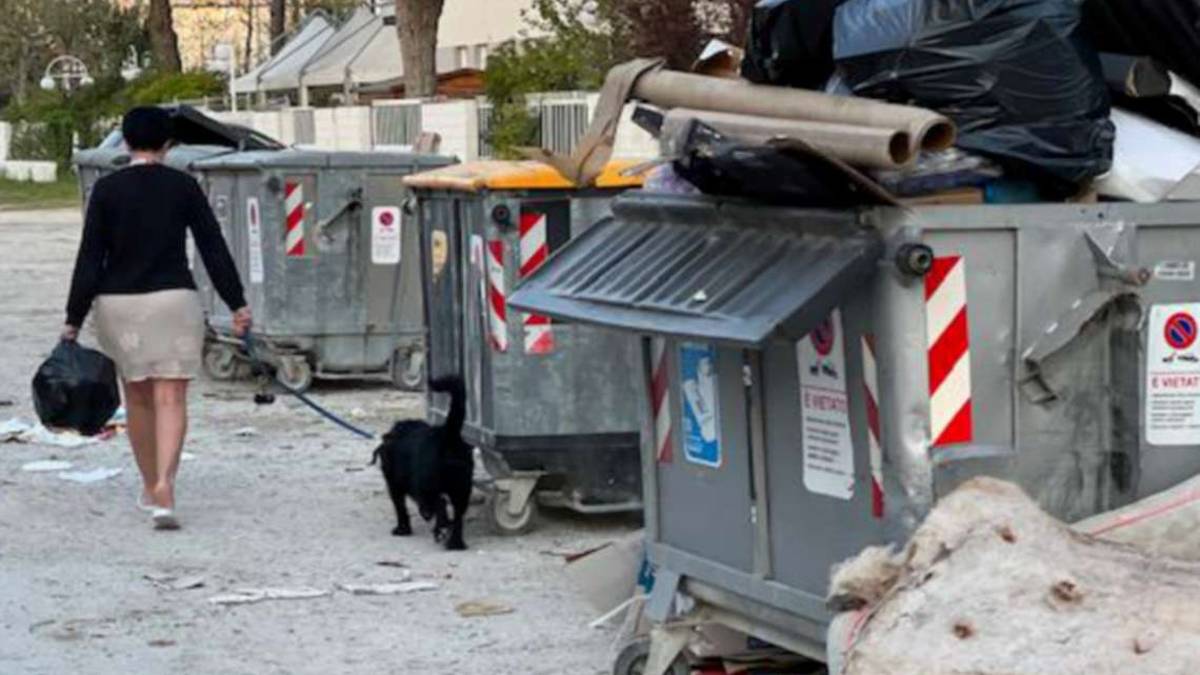 Cesenatico, che tristezza quei rifiuti a Ponente