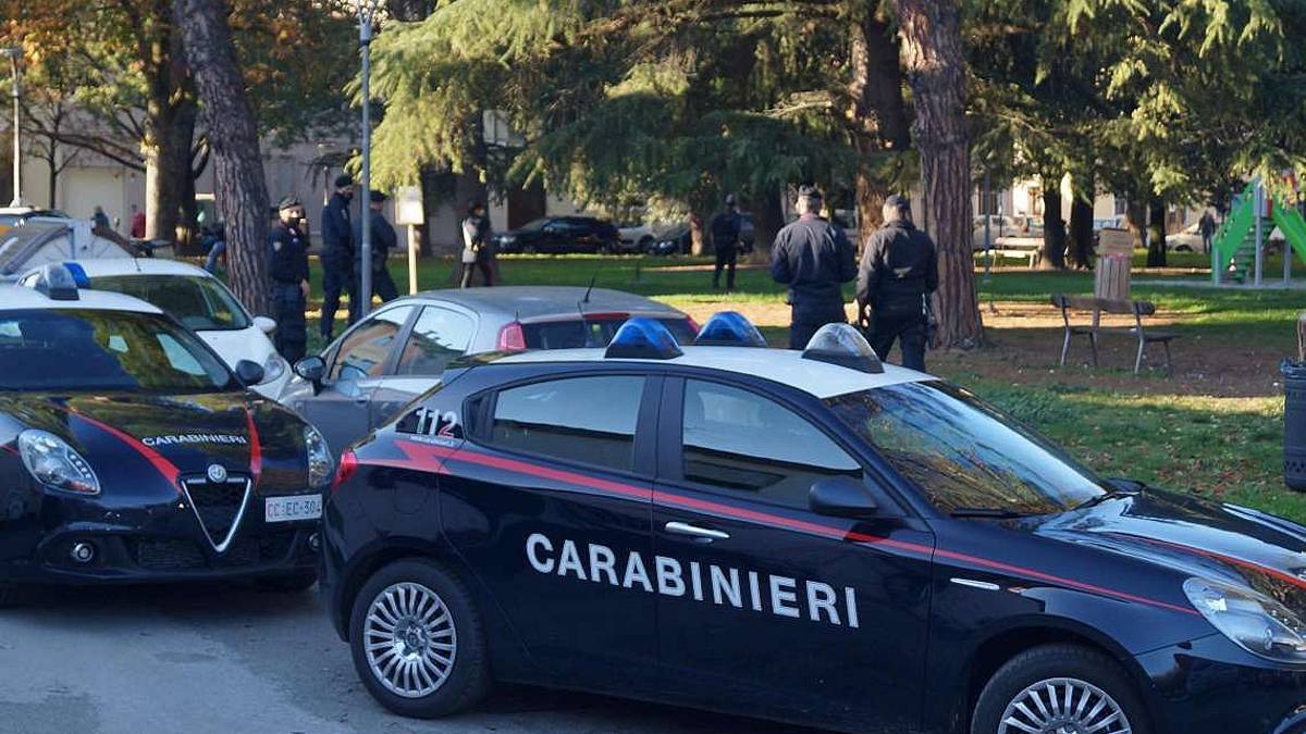 Faenza: ruba un'auto e ha un incidente, poi rapina un panettiere e scappa ancora