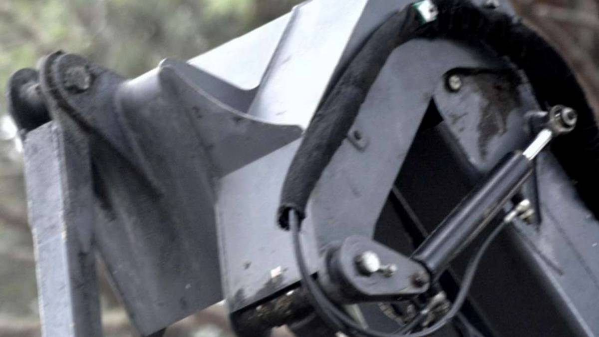 Cervia, morto mentre pota gli alberi: analisi sul mezzo e sul telefono del giardiniere