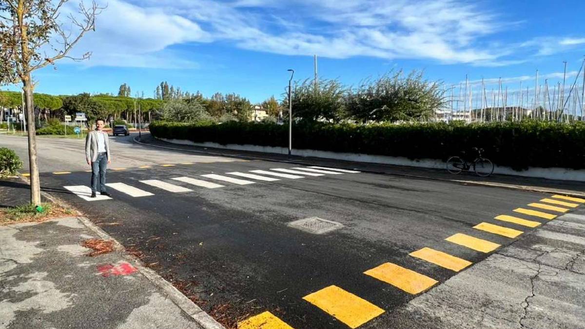 Cesenatico, attraversamenti pedonali rialzati vicino a scuola