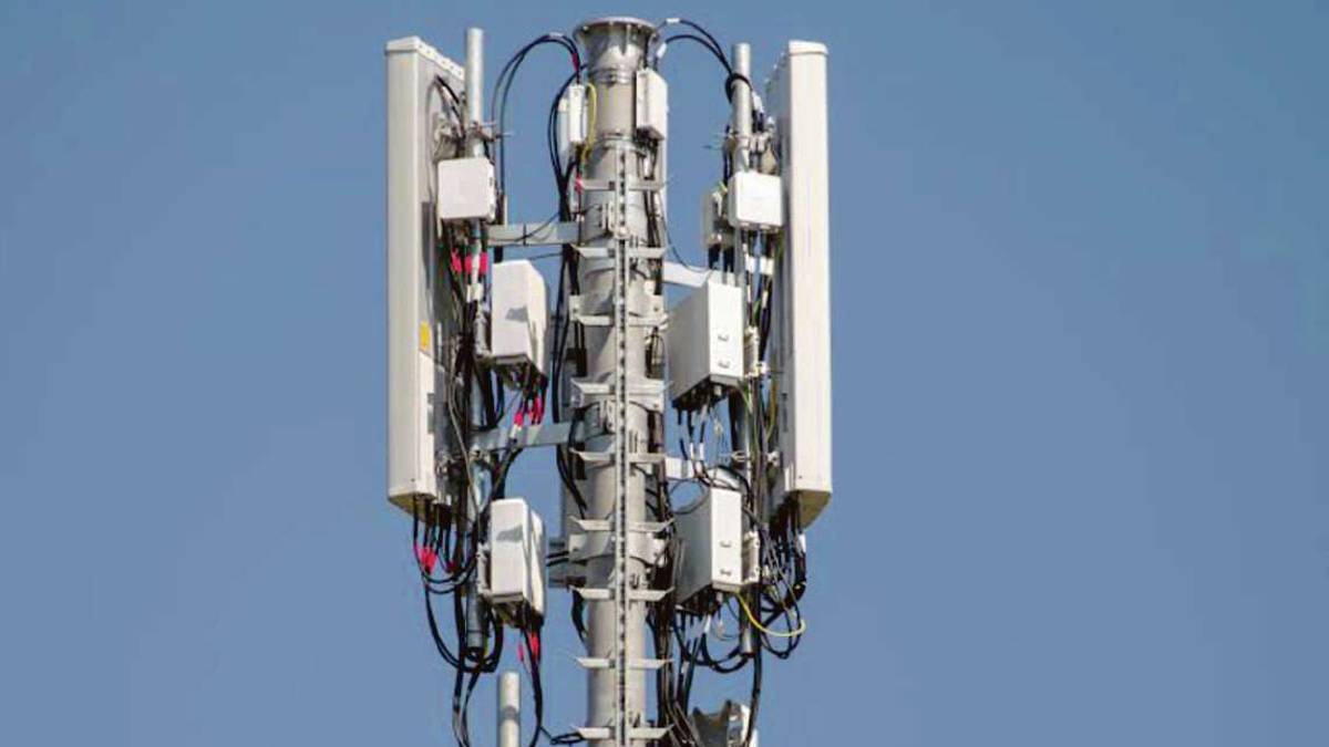 Misano, contesta l'antenna telefonica: condannato. Il sindaco: Monito a chi usa Facebook pensando di dire quello che vuole