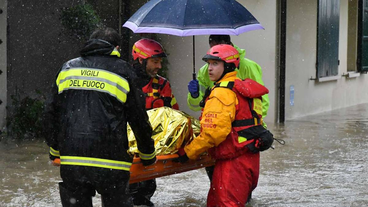 Maltempo a Forlì, il Montone esonda, un disperso