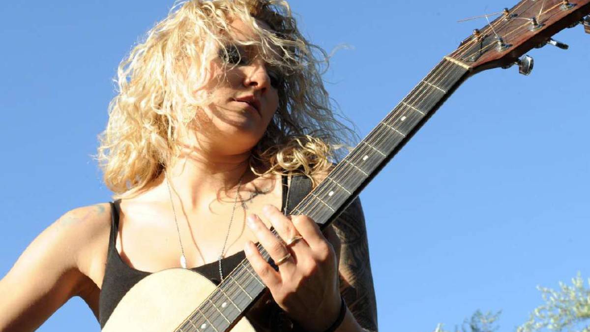 Ilaia Argiolas in concerto alla Darsena del sale di Cervia