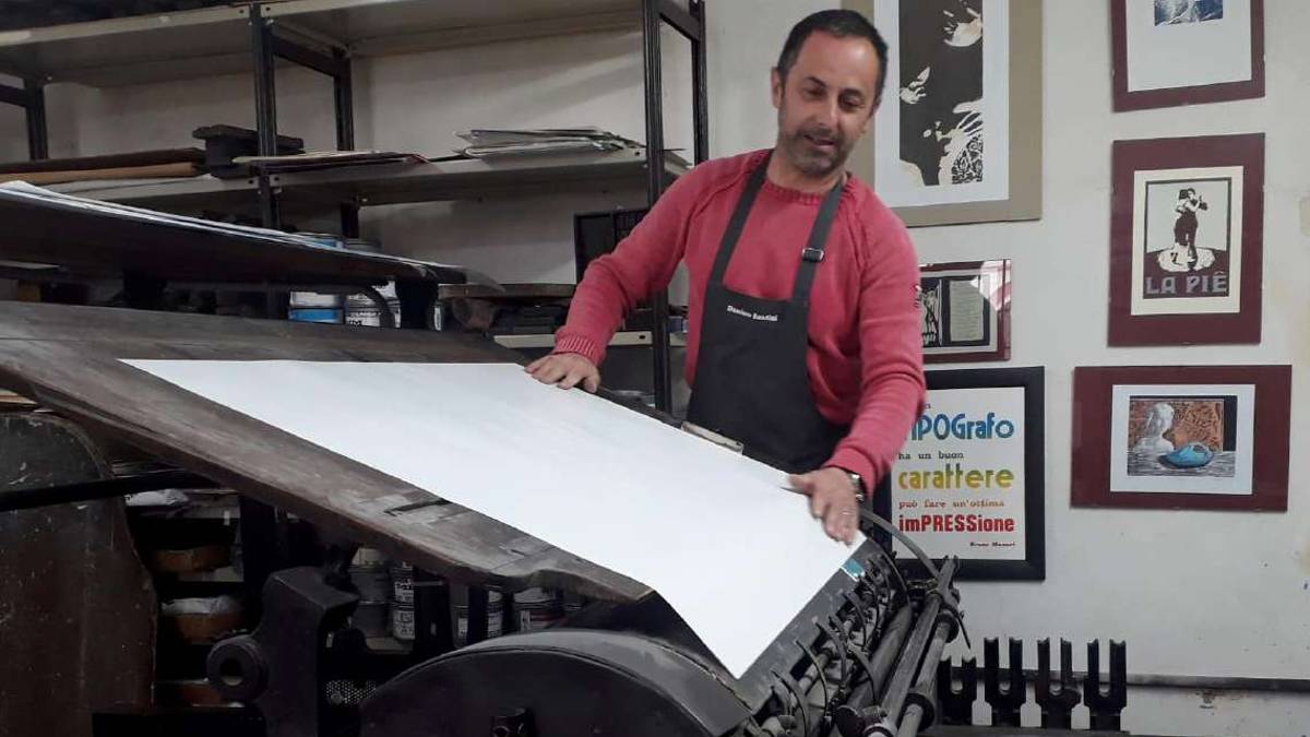 Faenza, l'ultimo tipografo che opera come Gutenberg
