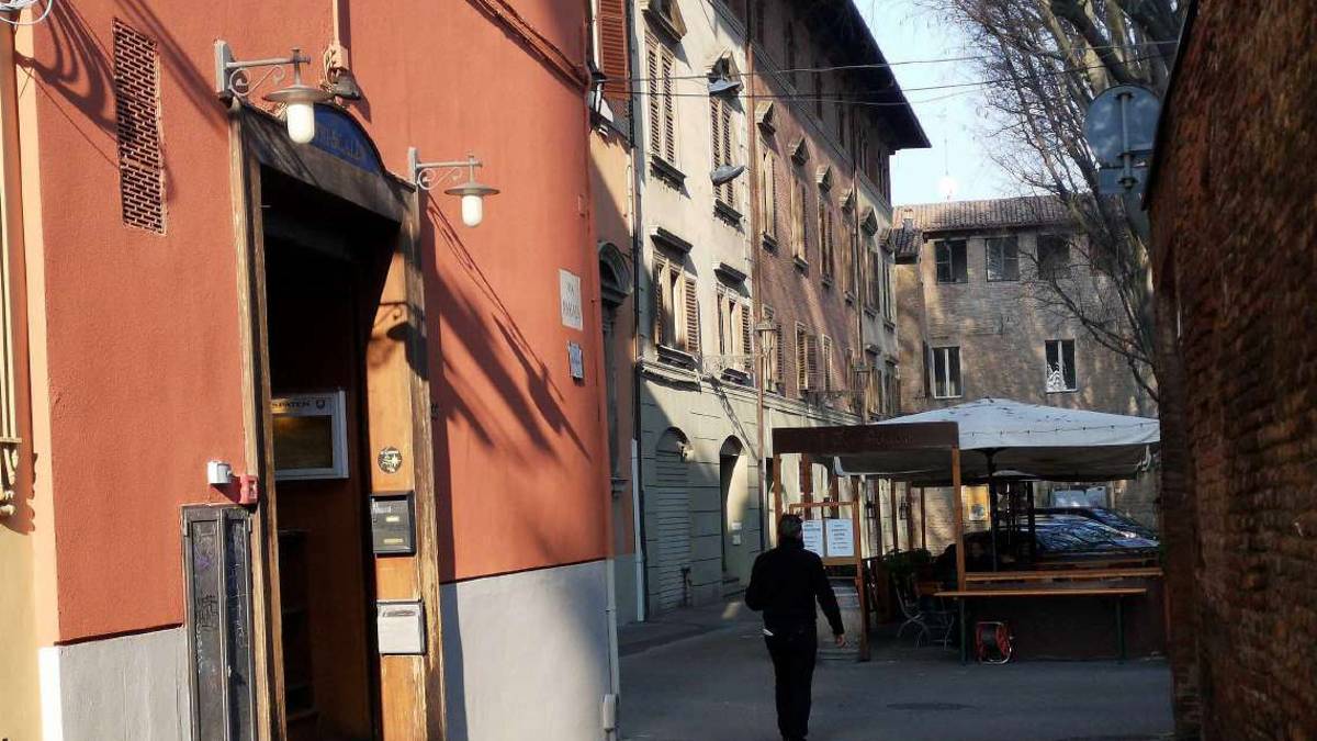 Imola, l'osteria I tri scalèn chiede spazio per allargarsi