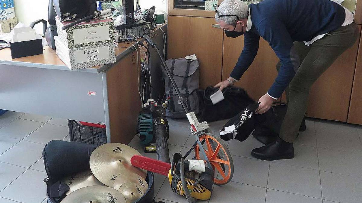 Rimini. Si perde di tutto: bici, fedi nuziali, chiavi e televisori