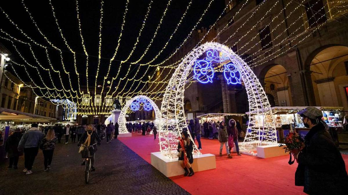 Rimini, il Natale sarà illuminato ma salta il concertone