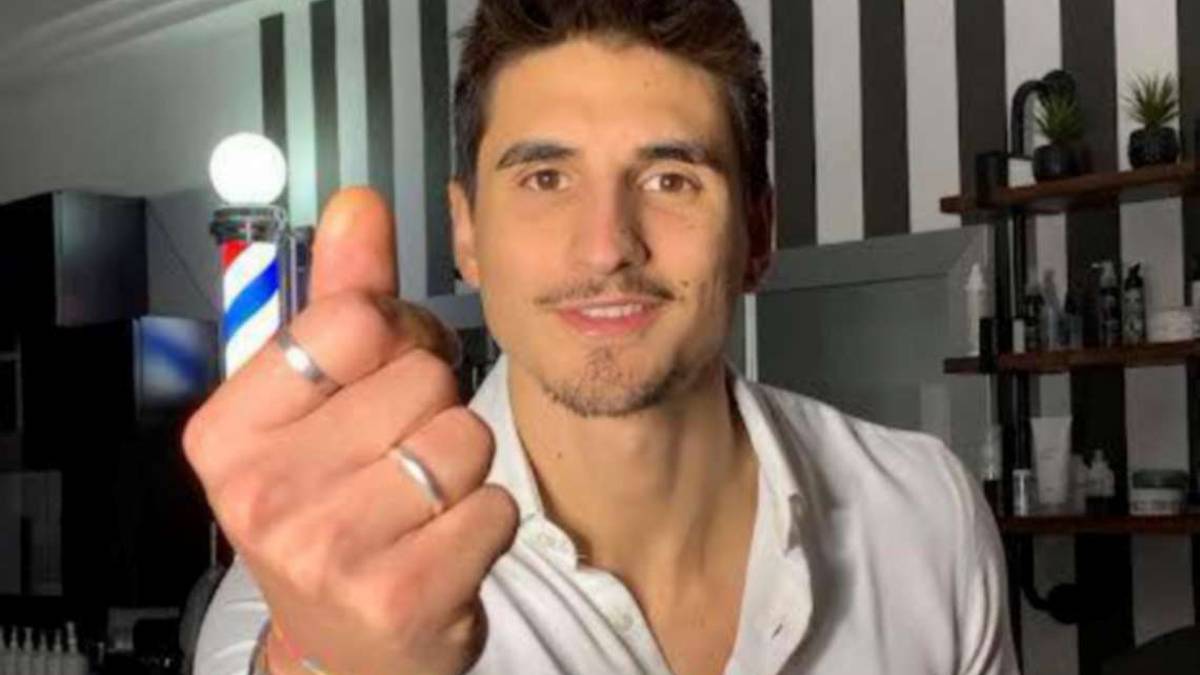 Forlì. Il barbiere con migliaia di follower realizza il suo sogno: Facevo il calciatore, poi ho cambiato vita