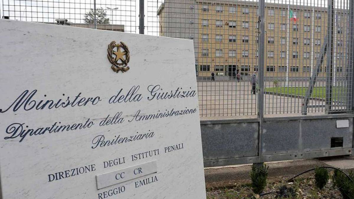 Ricoverato in Psichiatria, picchia e minaccia la mamma
