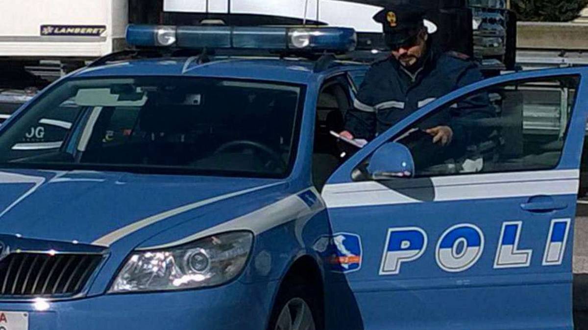 Dodici migranti in fuga dal bus: giunti dalla Sicilia senza scorta